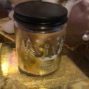 Bath and Bodyworks one wick candle merry cookie brand new